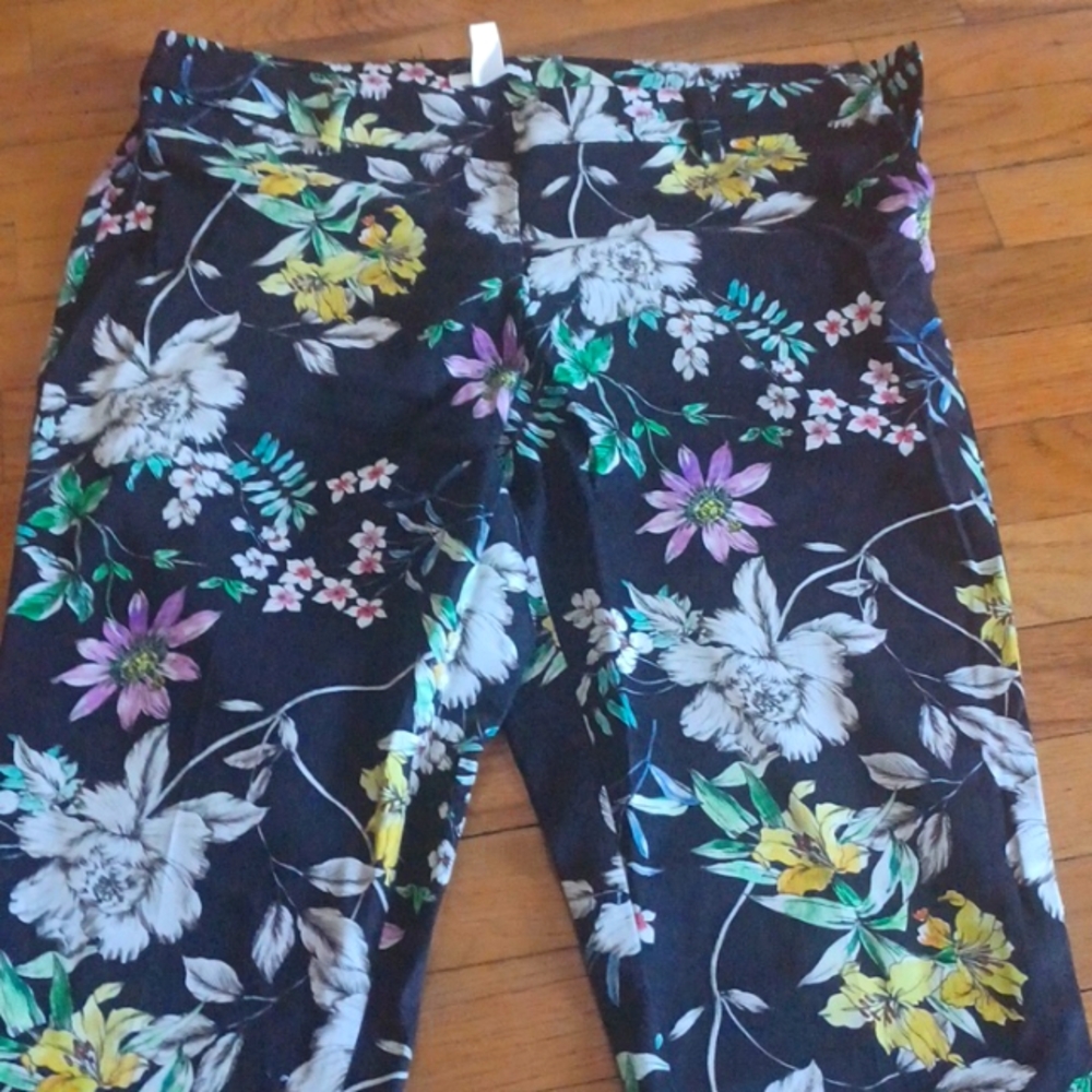 H&m multi color pants great for spring and Summer